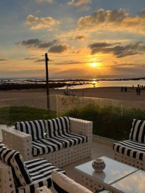 Beachfront Escape - Panoramic View and Spacious Terrace